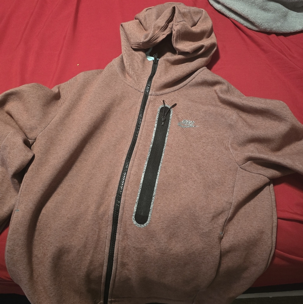 Size medium nike tech fleece